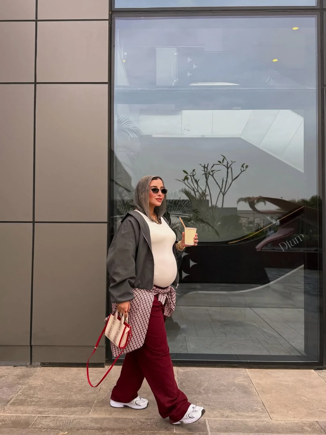 fall outfits with jacket 2026 Relaxed Street Style for Modern Maternity Dressing