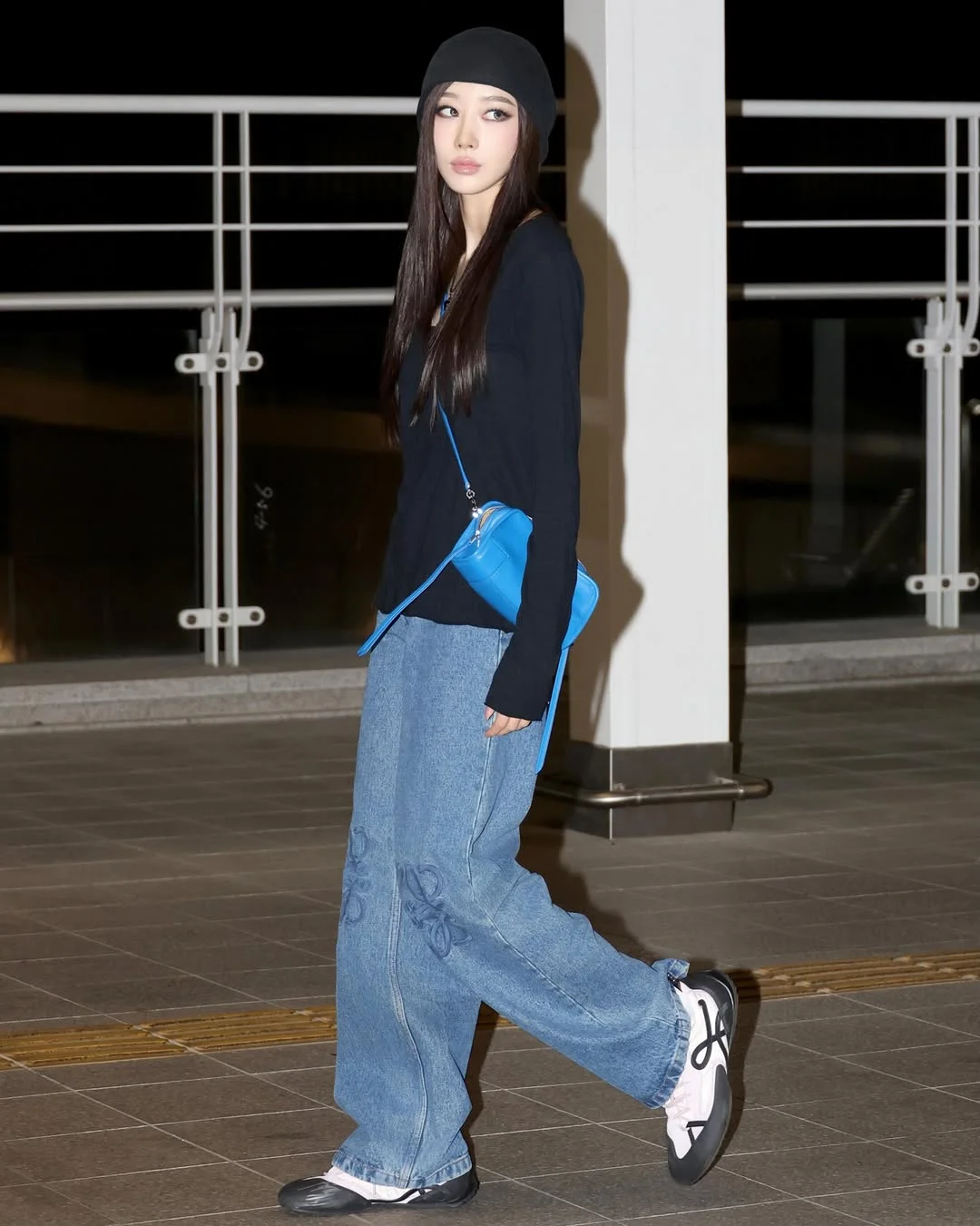 fall outfits with jeans and sneakers 2026 Relaxed Denim and Minimalist Street Style Energy