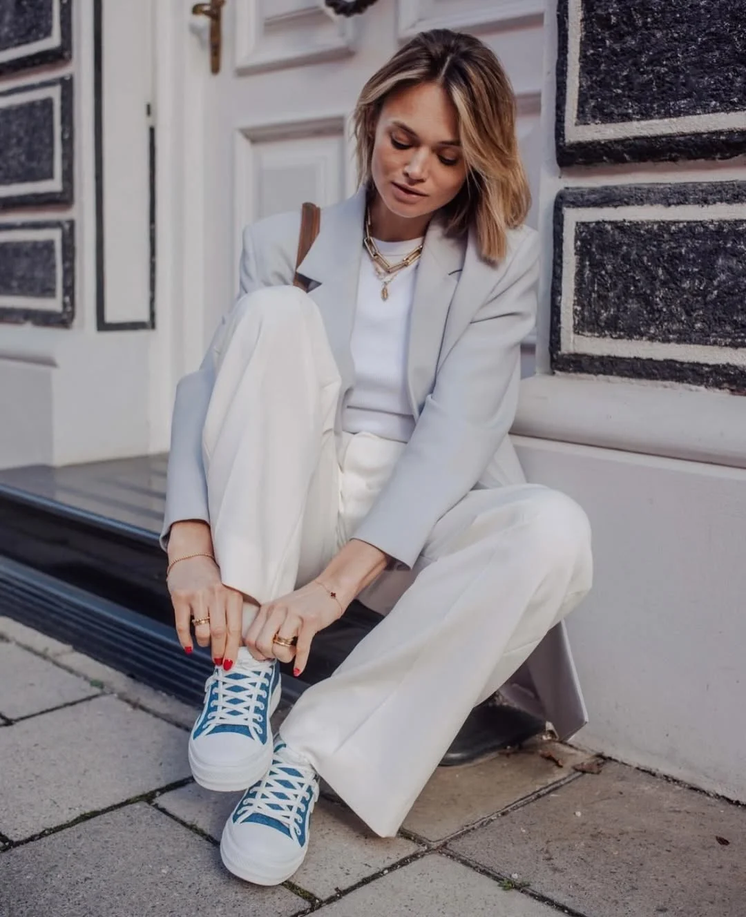 fall outfits with jeans and sneakers 2026 Soft Tailoring Meets Everyday Sneaker Style