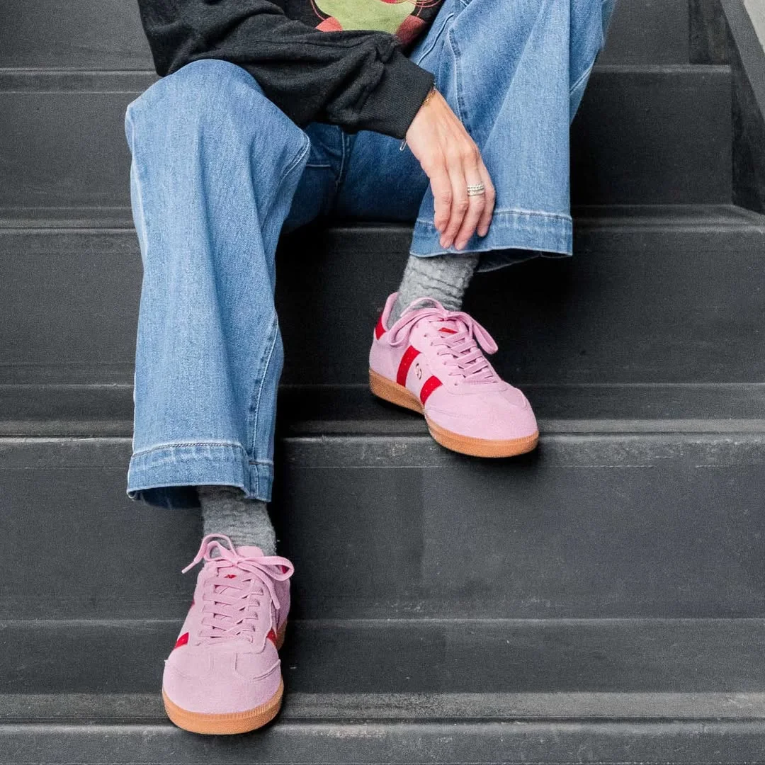 fall outfits with jeans and sneakers 2026 Pink Sneakers That Brighten Classic Blue Denim