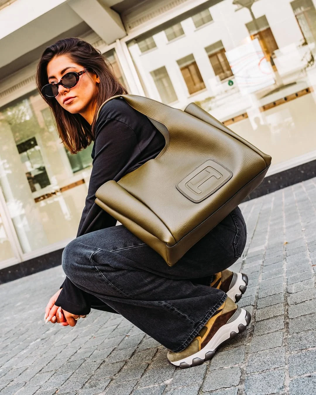 fall outfits with sneakers 2026 Chunky Sneakers and Oversized Bags for Modern Street Style