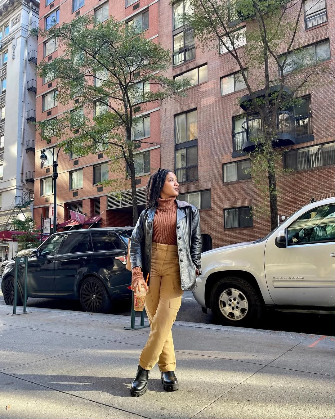 fall smart casual office outfits women 2026 Leather Jackets And Warm Neutrals For Relaxed City Office Looks
