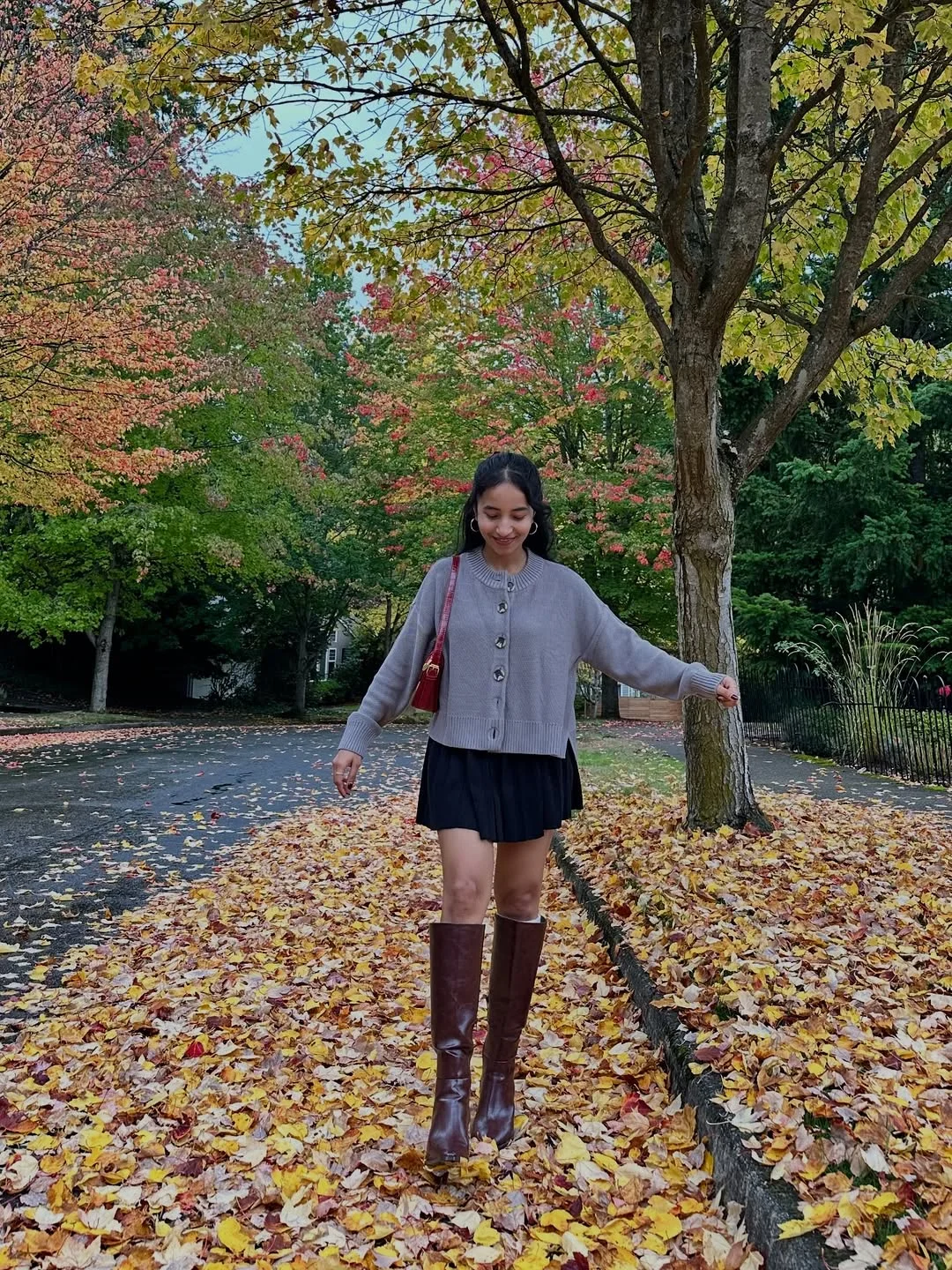 fall smart casual office outfits women 2026 Cozy Cardigans And Mini Skirts For Soft Early Fall Office Days