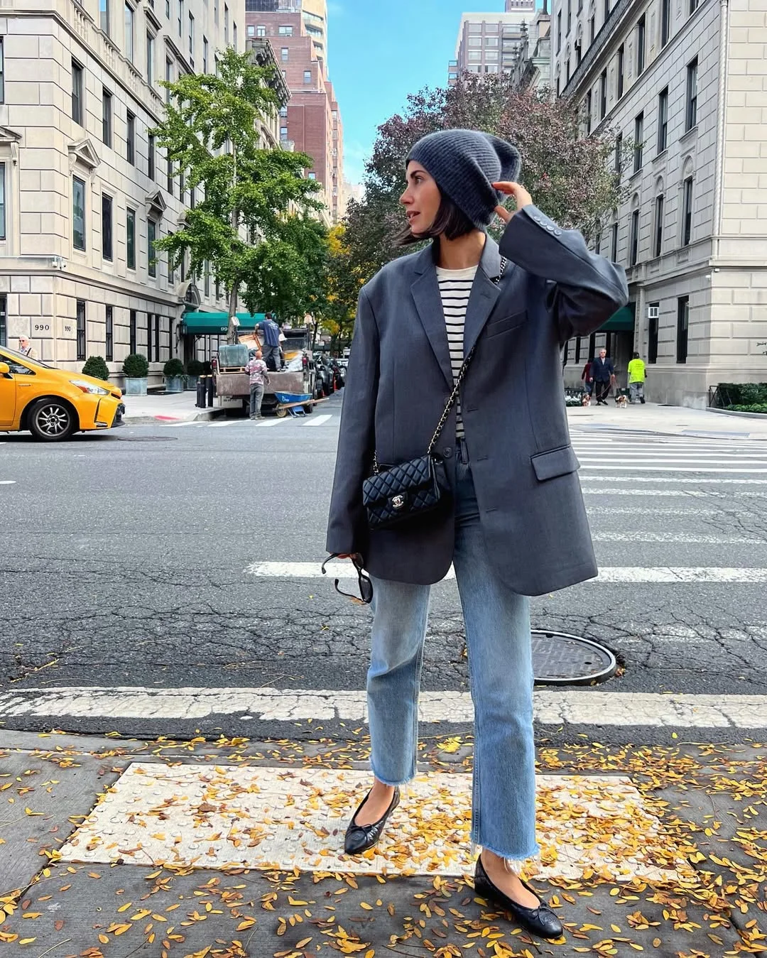 fall street style NYC outfits 2026 The Blazer-and-Beanie Combination That NYC Girls Wear Every Single Fall