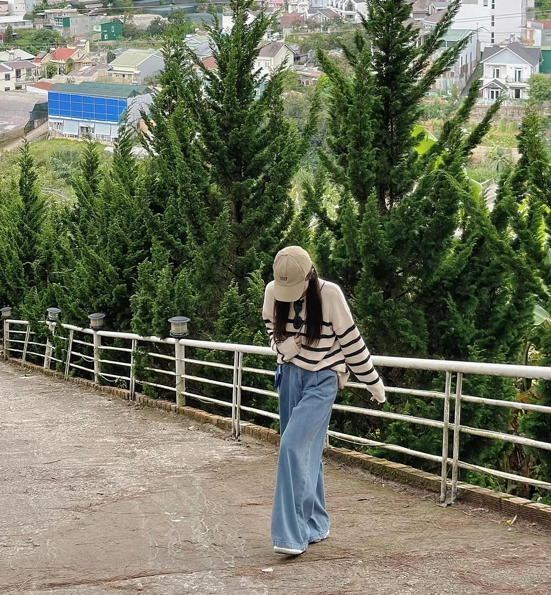 fall travel outfits 2026 Relaxed Stripes for Scenic Weekend Escapes