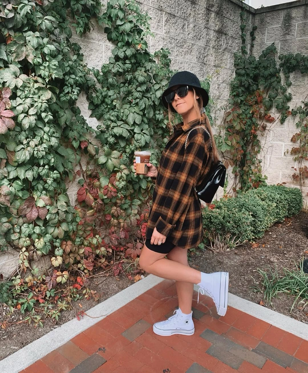 fall travel outfits 2026 Relaxed Plaid Layers Made for Coffee Stops and Weekend Exploring