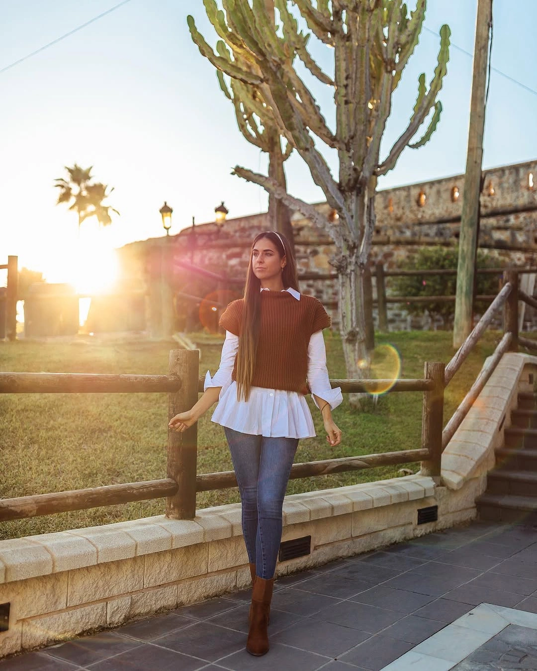 fall travel outfits 2026 Smart Layers That Transition from Sunny Afternoons to Cool Evenings