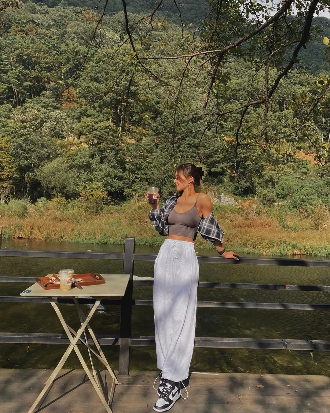 fall travel outfits 2026 Sporty Neutrals for Scenic Coffee Breaks