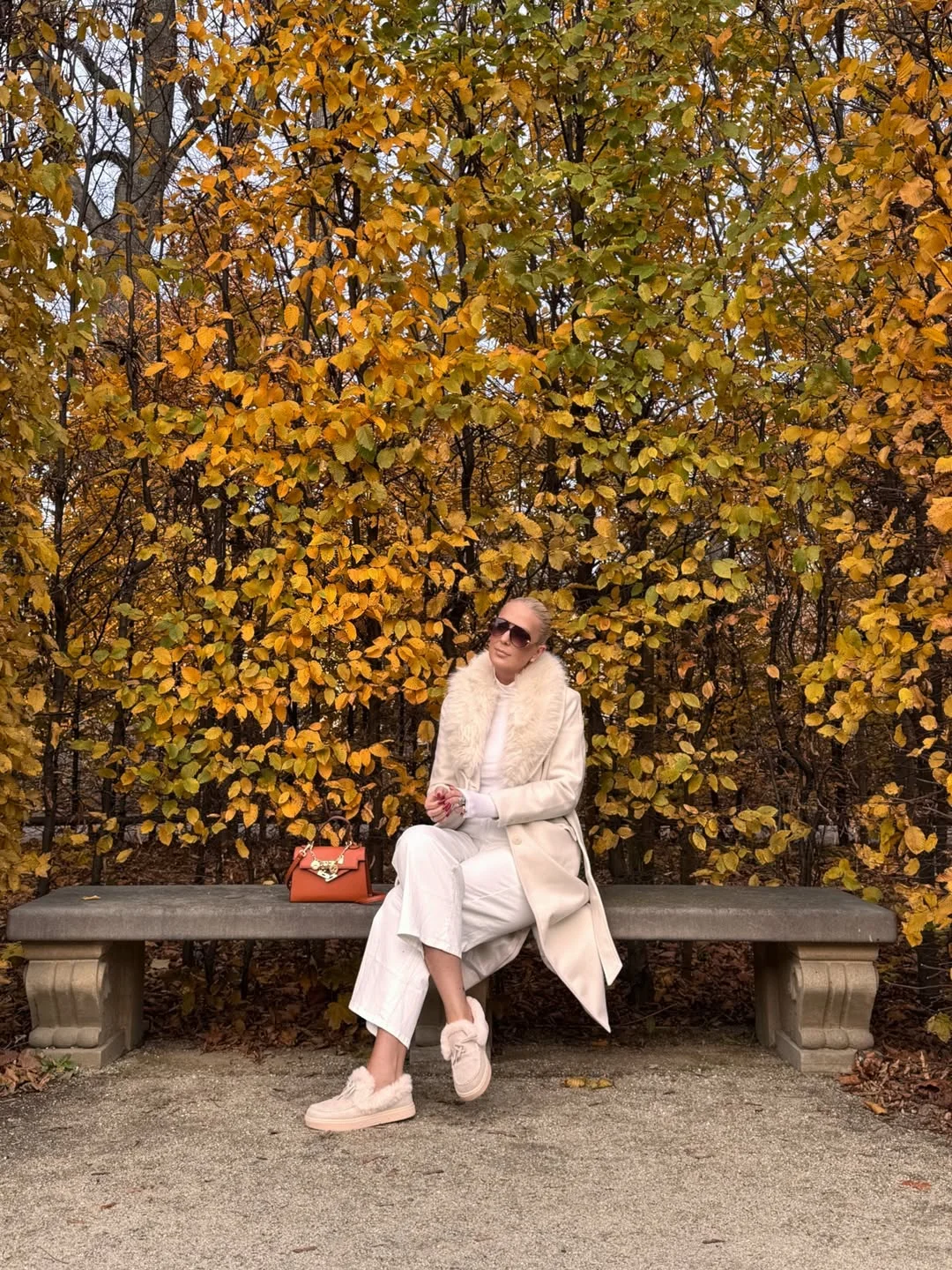 fall travel wardrobe for women 2026 Soft Ivory Layers That Brighten Autumn Parks