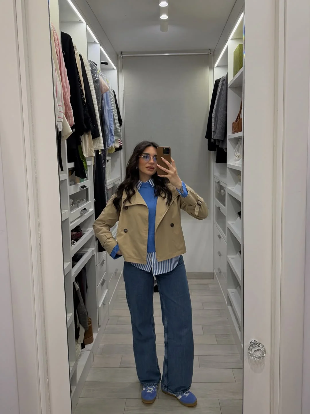 fall work outfits 2026 Soft Layers And Relaxed Denim For Early Fall Office Days