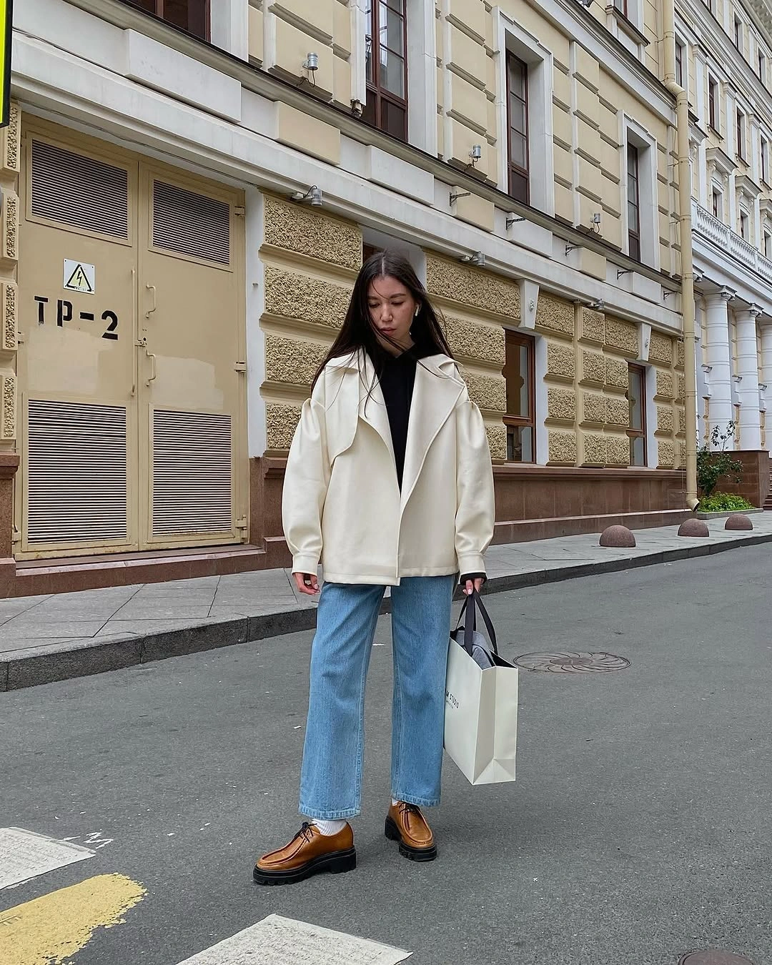 nice fall outfits 2026 Relaxed Cream Jacket And Wide Denim For Modern City Style