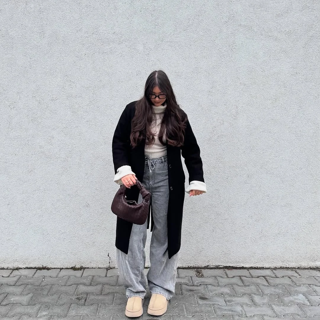 simple fall outfits 2026 Oversized Layers with Relaxed Gray Denim