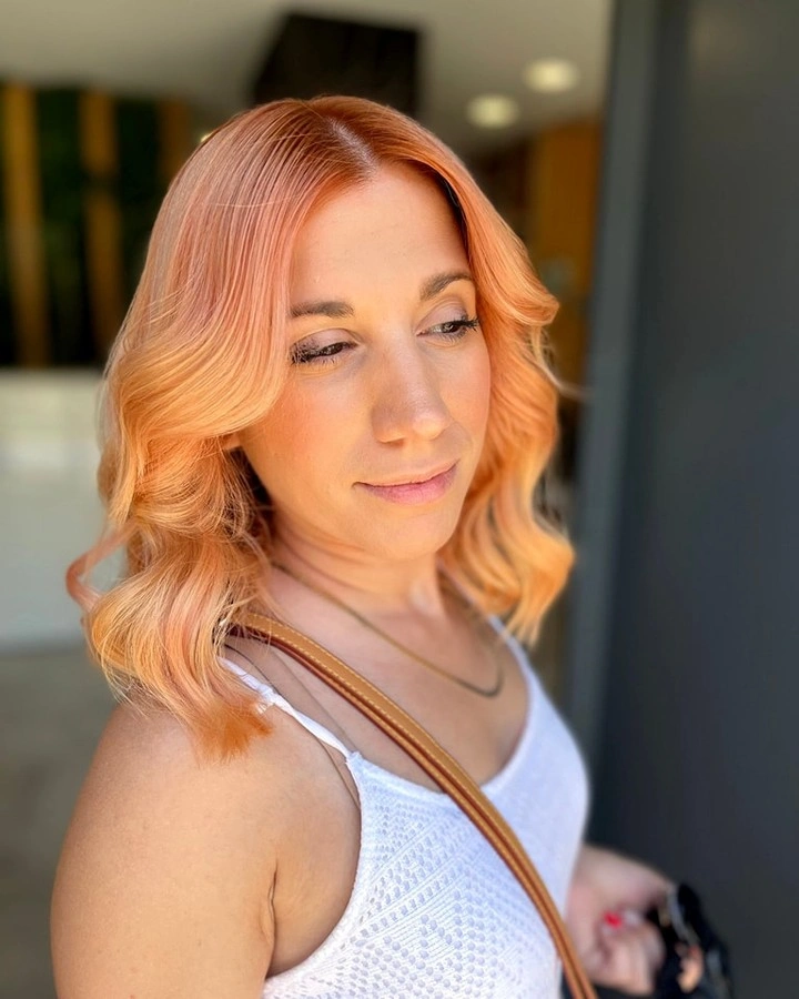 august hairstyles and color ideas 2026 Soft Peach Waves For A Late Summer Glow