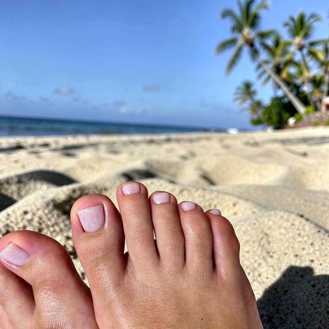 august toe nails 2026 Soft Milky Shimmer for Quiet Luxury Moments