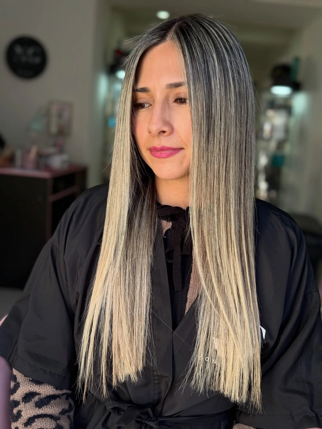 babylights hair ideas High-Contrast Platinum Babylights with Sleek Lengths