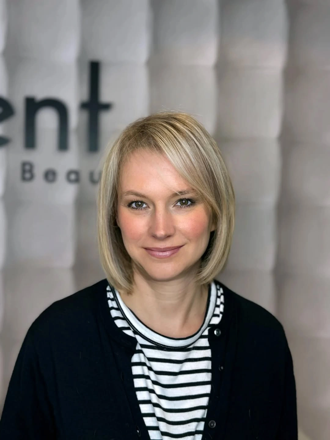 beige blond hair color Elegant Beige Blonde Bob with Side-Swept Bangs