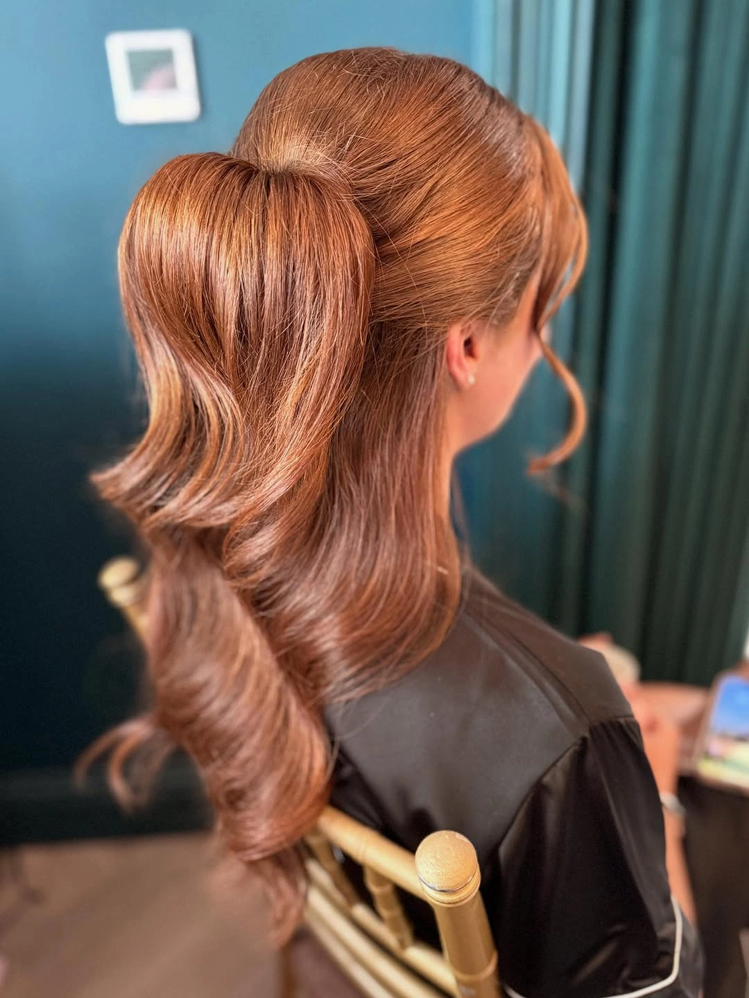 bridesmaid hairstyling Statement Bubble Ponytail with Modern Glamour