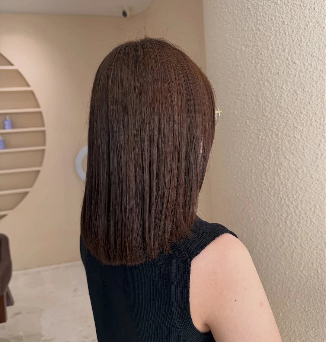chestnut brown hair color Blunt Medium Cut In Smoky Chestnut Brown
