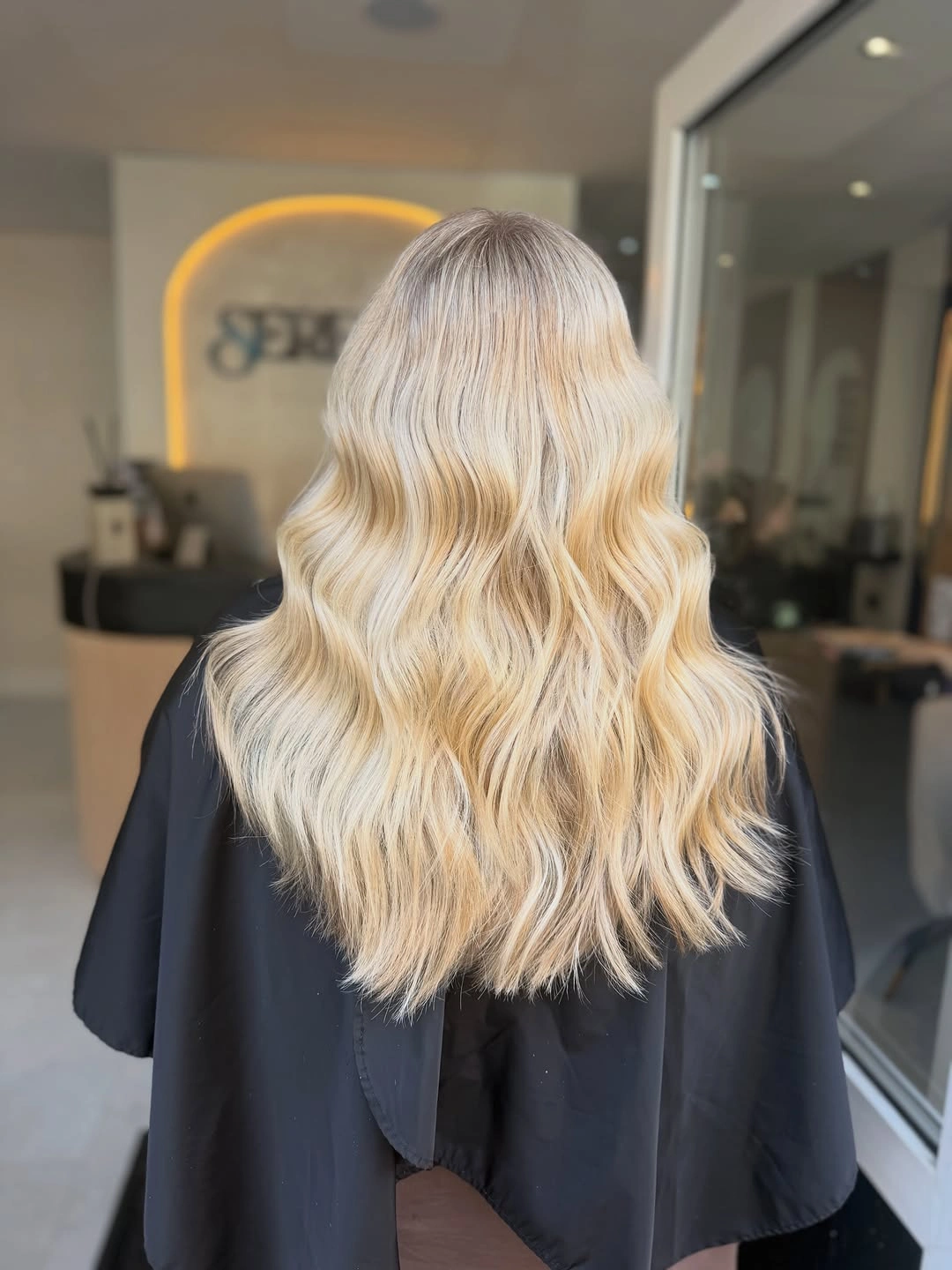 Fall blonde hair colour 2026 Soft Vanilla Waves With Lived-In Blonde Dimension