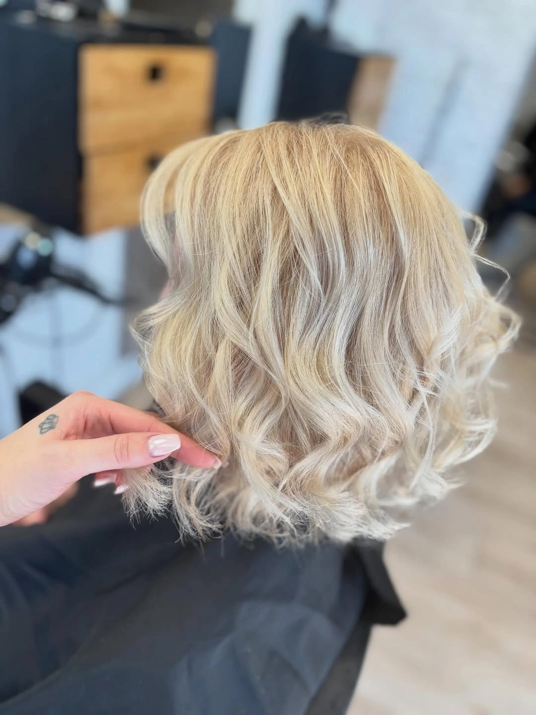 Fall blonde hair colour 2026 Textured Champagne Lob Full of Natural Movement