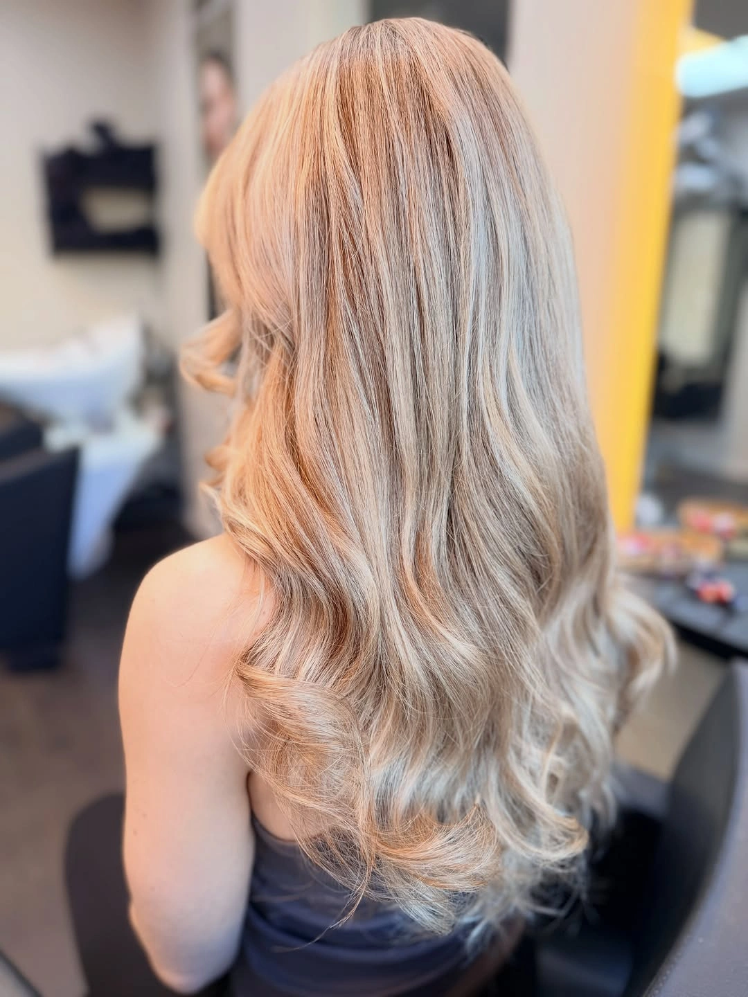 Fall blonde hair colour 2026 Golden Vanilla Blonde That Glows Through Every Layer