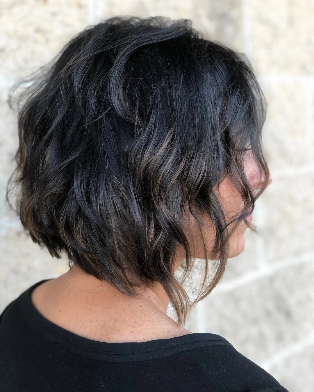 fall bob haircut ideas 2026 Soft Textured Wavy Bob With Natural Autumn Movement