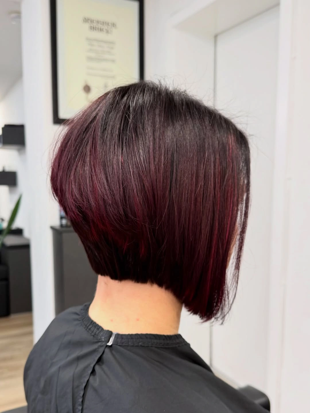 fall bob haircut ideas 2026 Stacked Burgundy Bob That Adds Rich Dimension for Fall