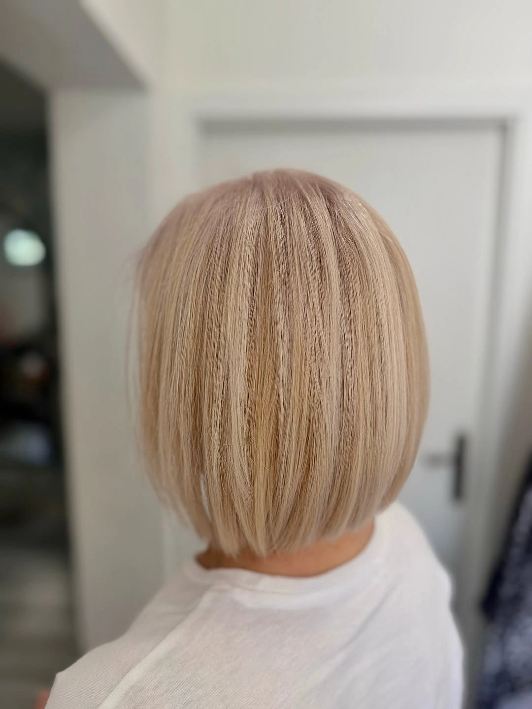 fall bob haircut ideas 2026 Soft Champagne Blonde Bob With Invisible Dimension