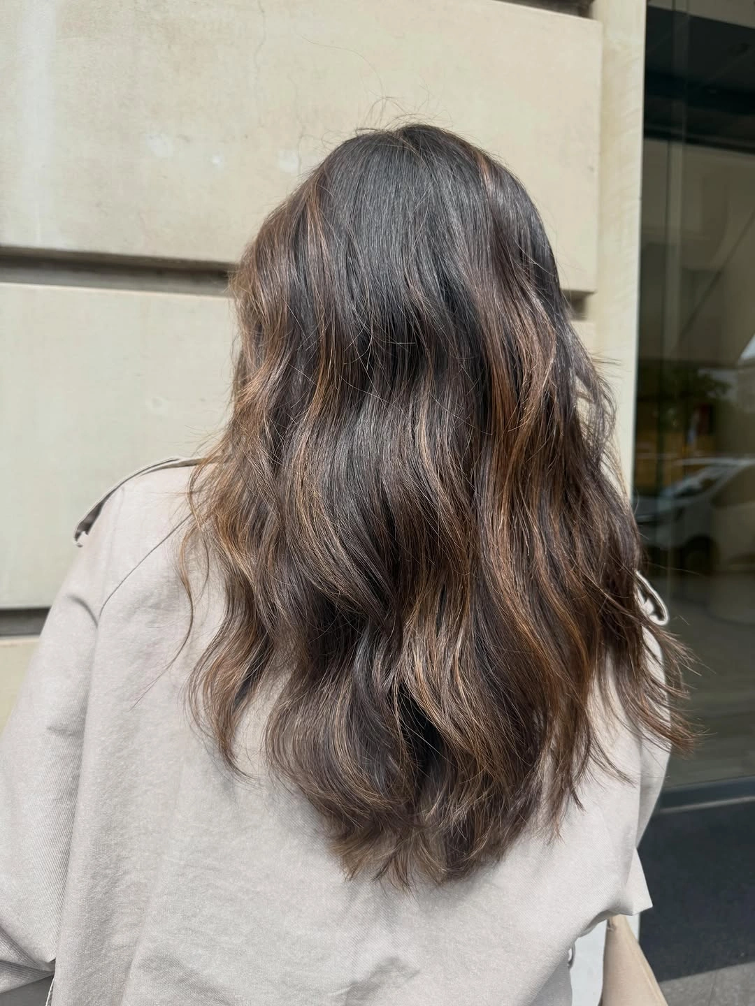 Fall brunette hair colour 2026 Dimensional Mocha Balayage with Effortless Long Waves