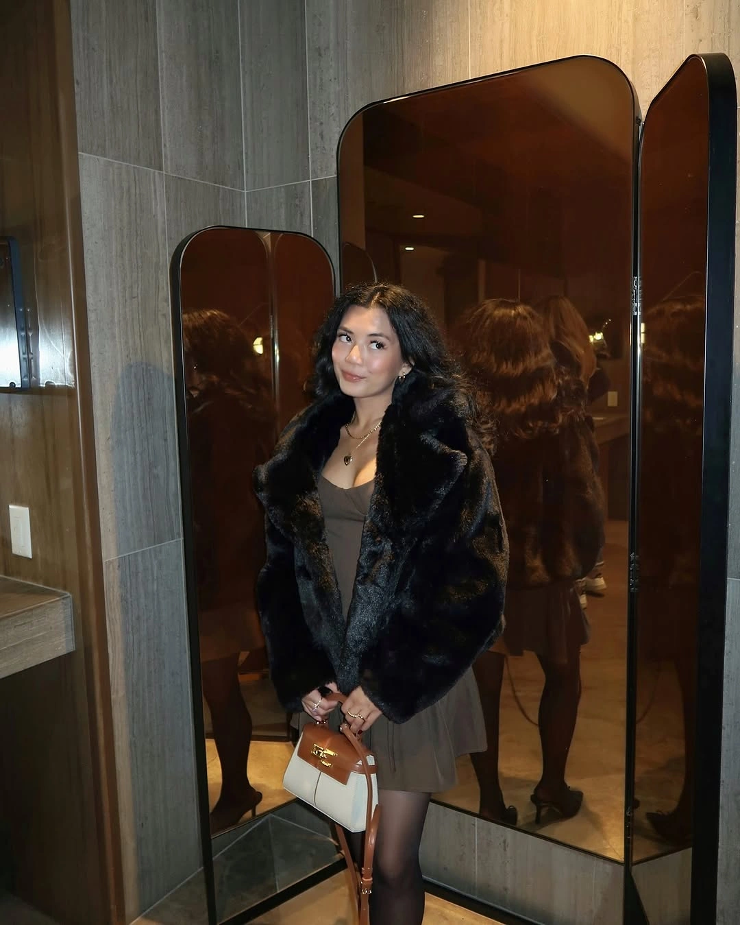 fall classy outfits women 2026 Elegant Faux Fur Layers for Sophisticated Autumn Evenings