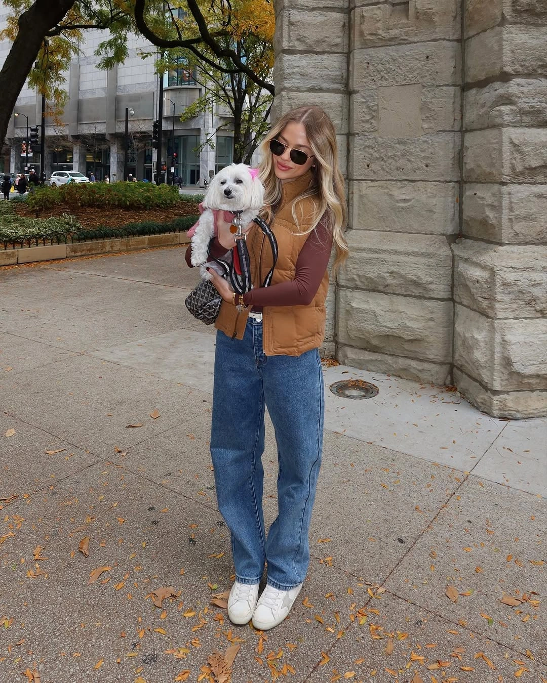 fall classy outfits women 2026 Relaxed Denim and a Quilted Vest for Everyday Autumn