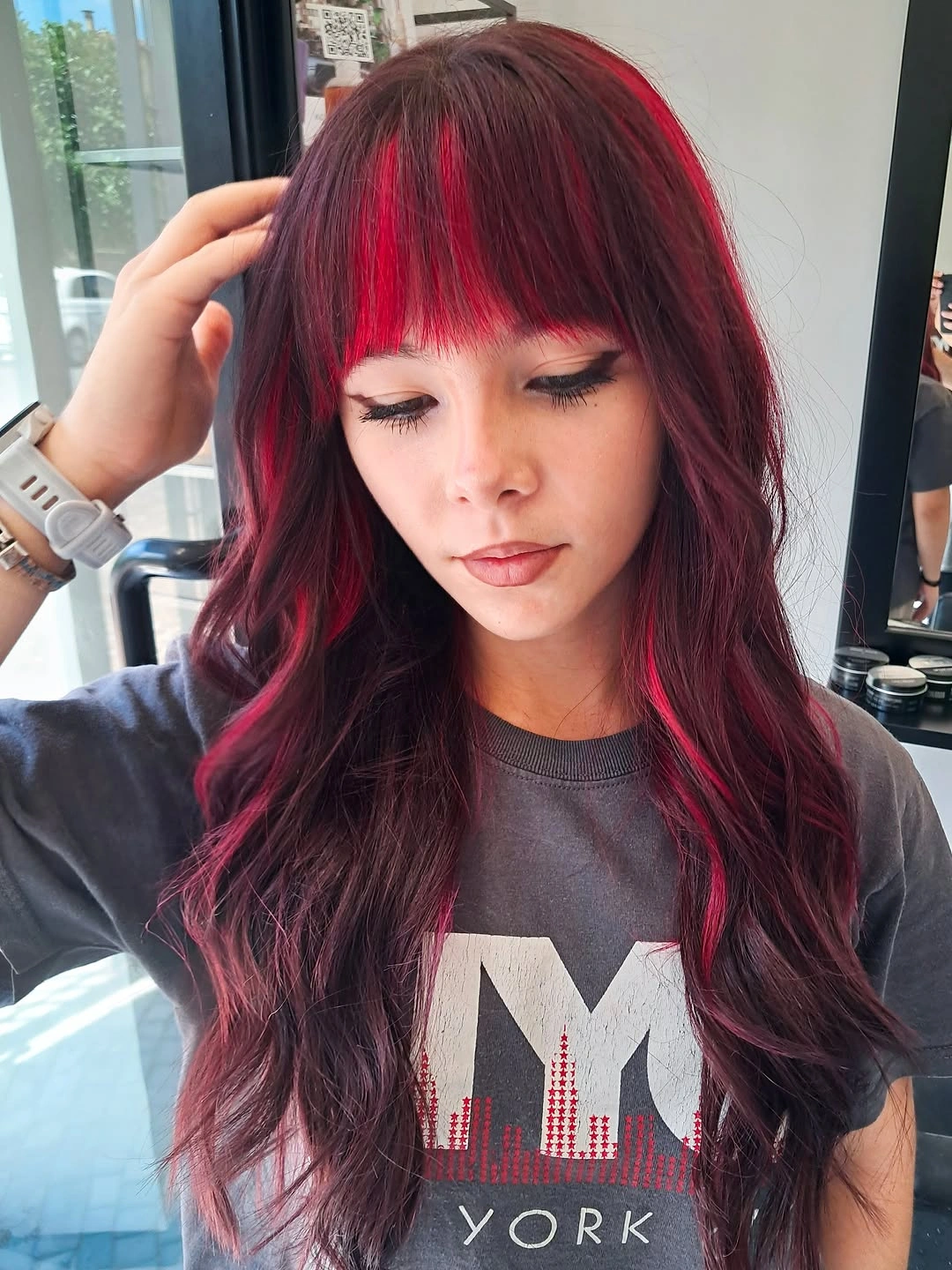 Fall hair colour ideas 2026 Cherry Cola Layers with Electric Crimson Money Pieces
