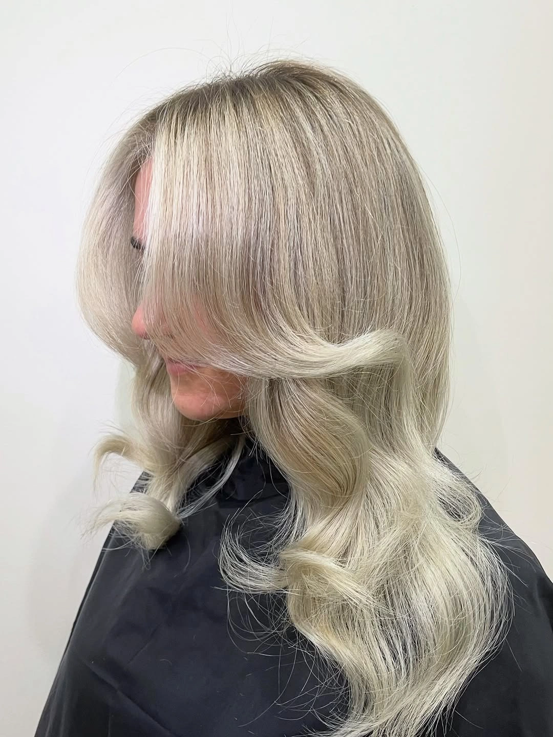 Fall hair colour ideas 2026 Champagne Blonde Butterfly Layers
