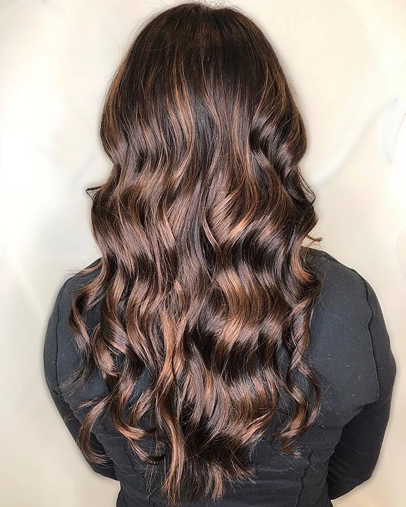 fall haircuts for women 2026 Chocolate Waves With Soft Caramel Dimension