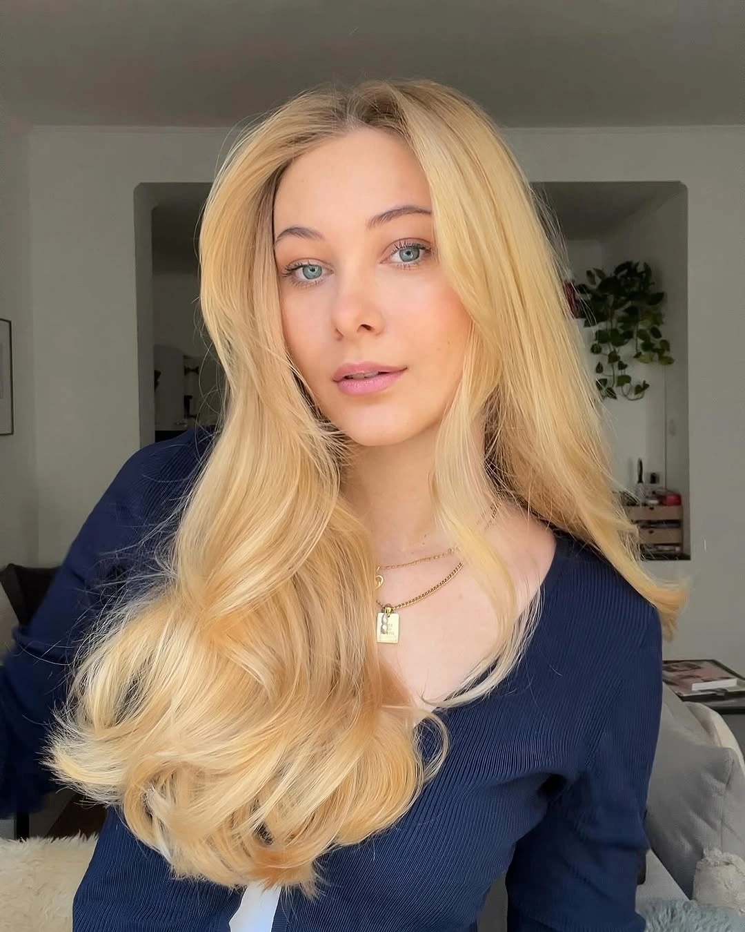 fall hairstyles for long hair 2026 Soft Golden Blonde Waves with Everyday Glamour