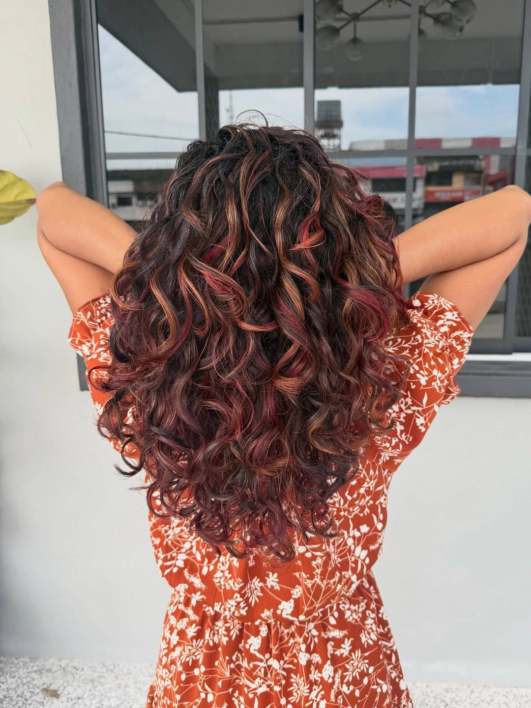 Fall hairstyles for office 2026 Rich Curly Volume with Dimensional Fall Color