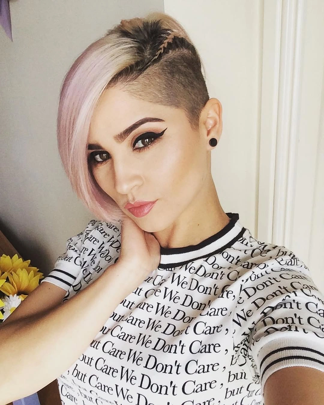 Fall hairstyles for short hair 2026 Modern Undercut Bob With Blush Blonde Contrast