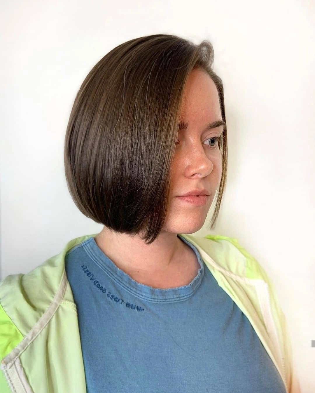 Fall hairstyles for short hair 2026 Elegant Side-Part Bob With Modern Minimalism