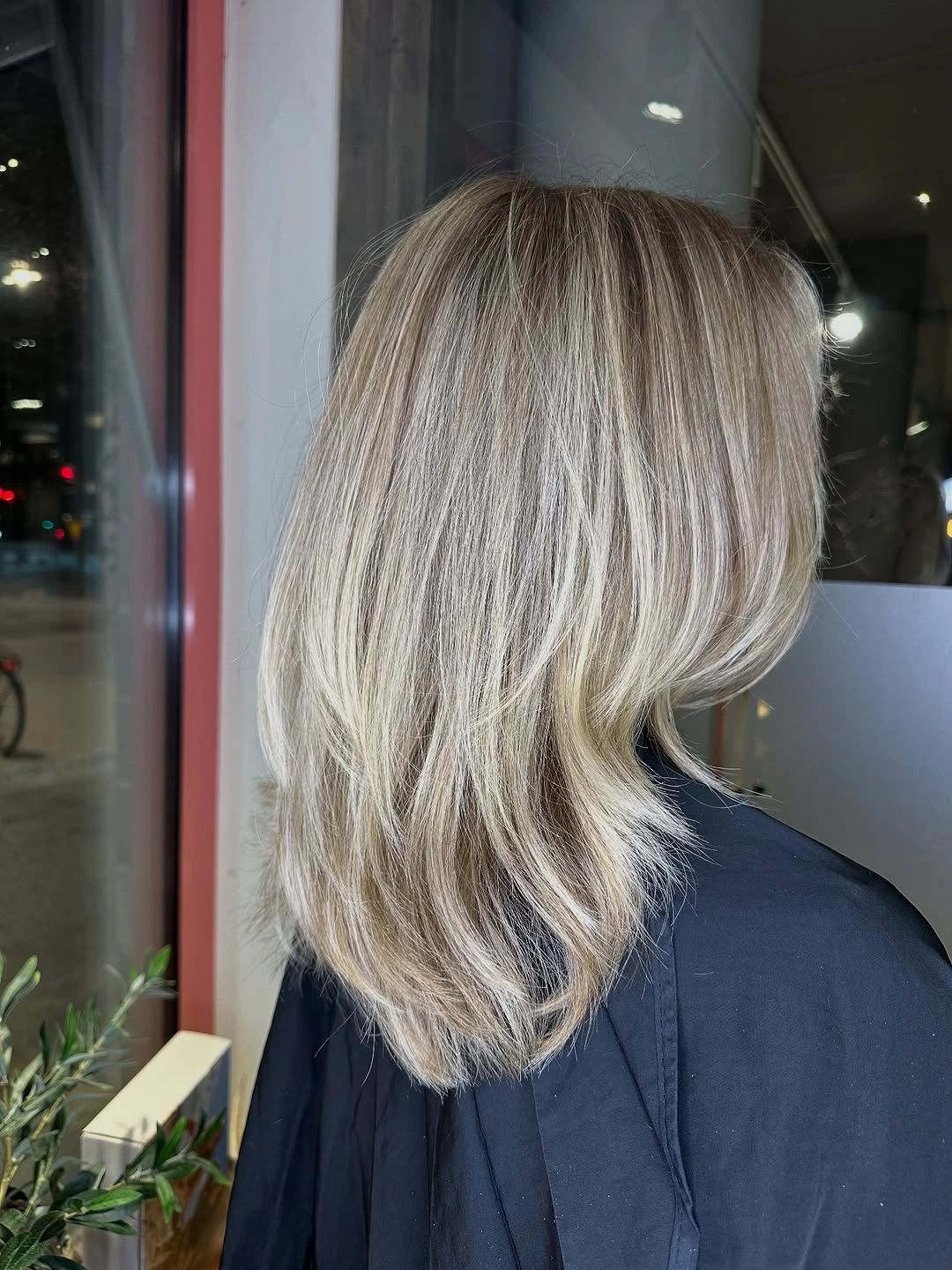 fall medium haircuts 2026 Cool Beige Blonde Layers with Airy Natural Dimension