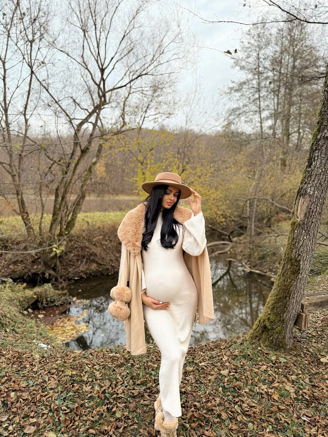 fall pregnancy outfits 2026 Soft Neutrals That Make Every Autumn Walk Feel Elegant