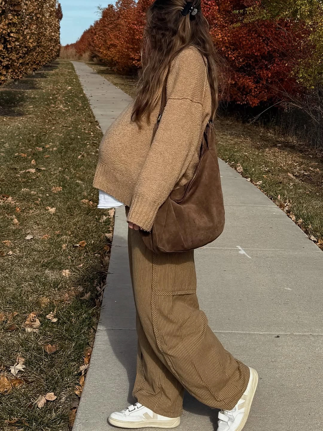 fall pregnancy outfits 2026 Earth-Tone Knits Create the Ultimate Relaxed Weekend Look