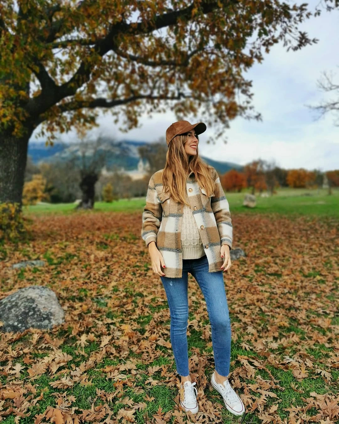 fall pregnancy outfits 2026 Classic Plaid Jackets Never Miss During Fall