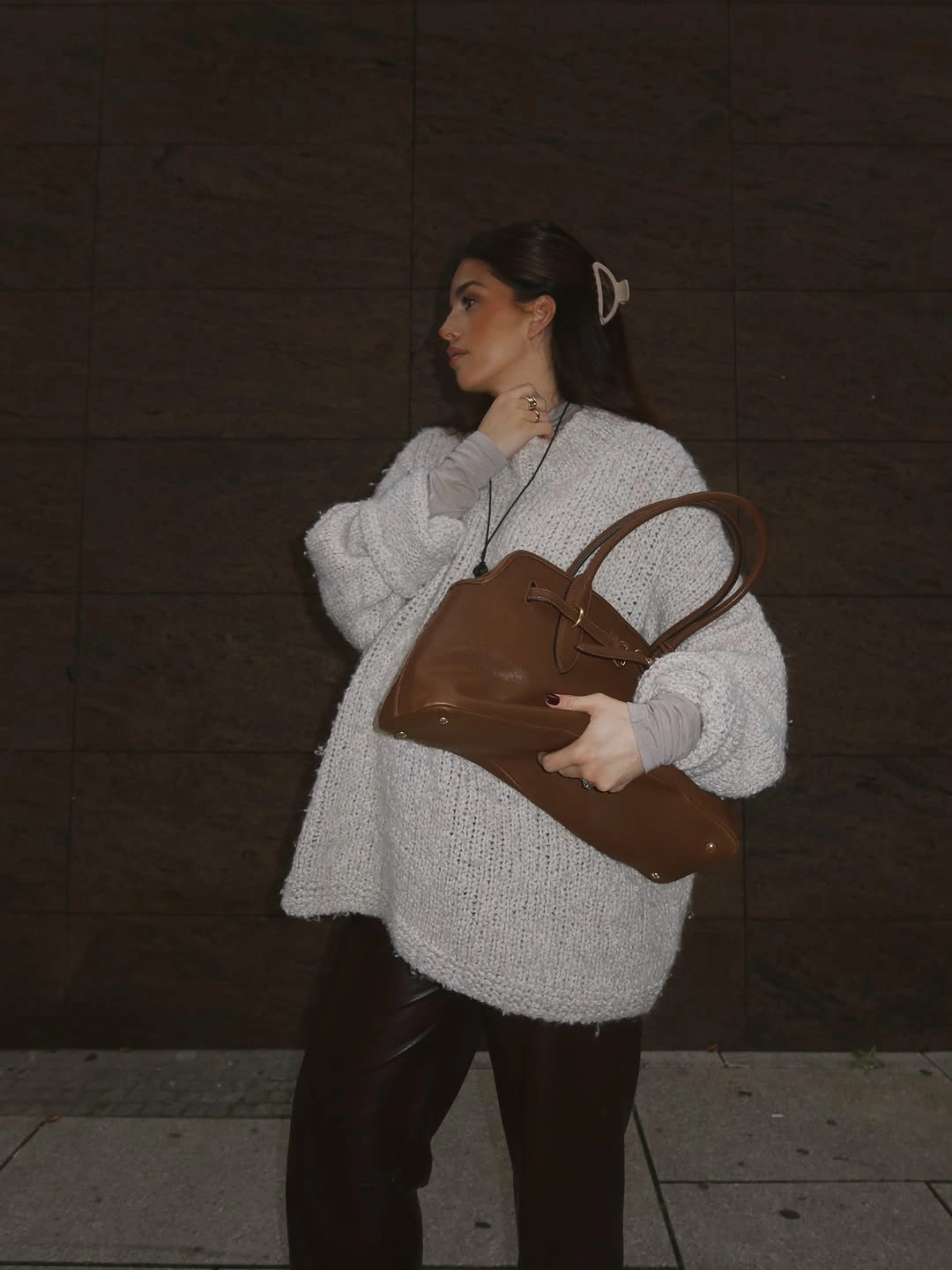 fall pregnancy outfits 2026 Oversized Knitwear Proves Comfort Can Still Look Elegant