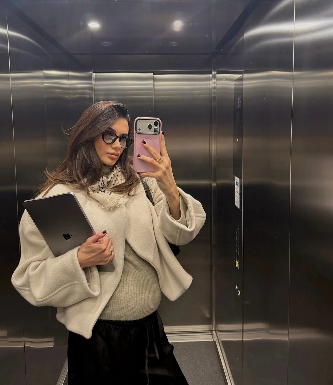 fall pregnancy outfits 2026 Modern Minimalism That Works From Meetings to Coffee Dates