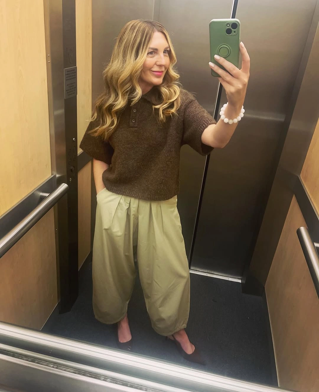 fall professional outfits women 2026 Soft Earth Tones That Refresh Everyday Office Basics