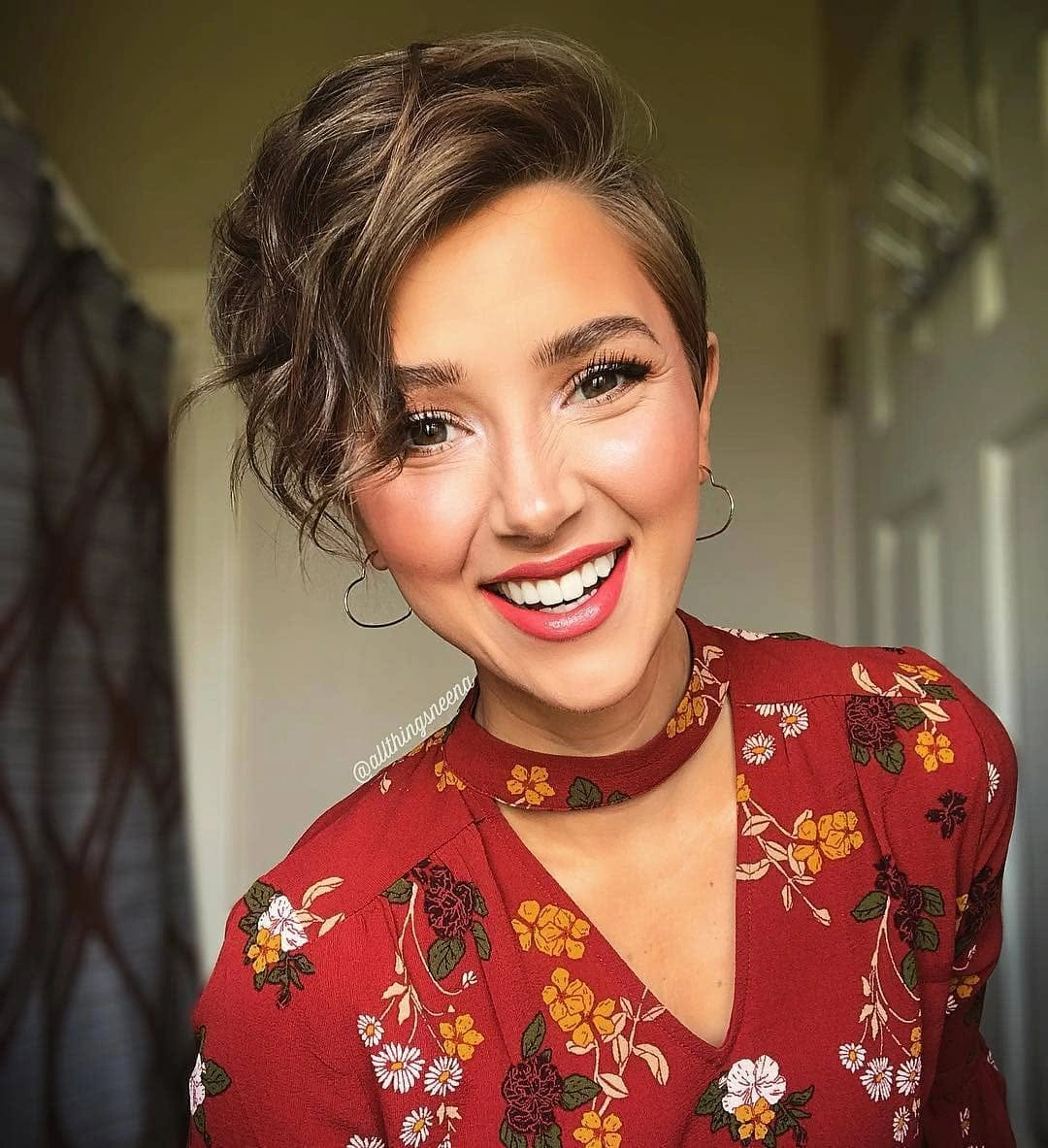 fall short haircuts 2026 Romantic Side-Swept Pixie With Soft Waves