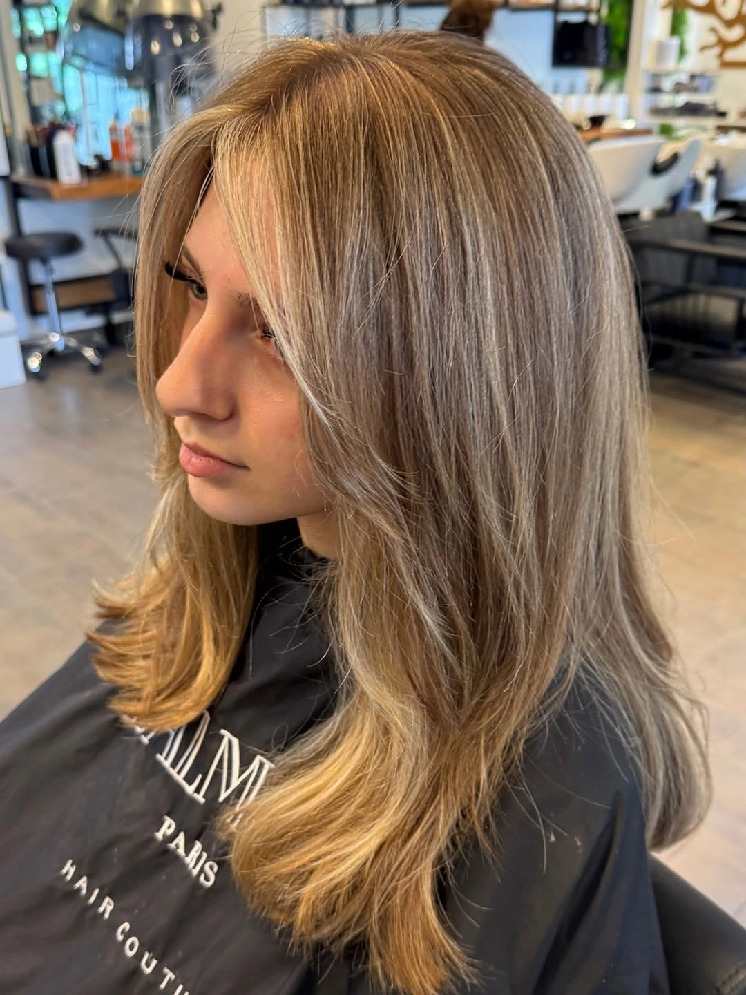 Hair Lowlights: Color Ideas and Inspiration Classic Beige Blonde With Elegant Soft Shadow Roots