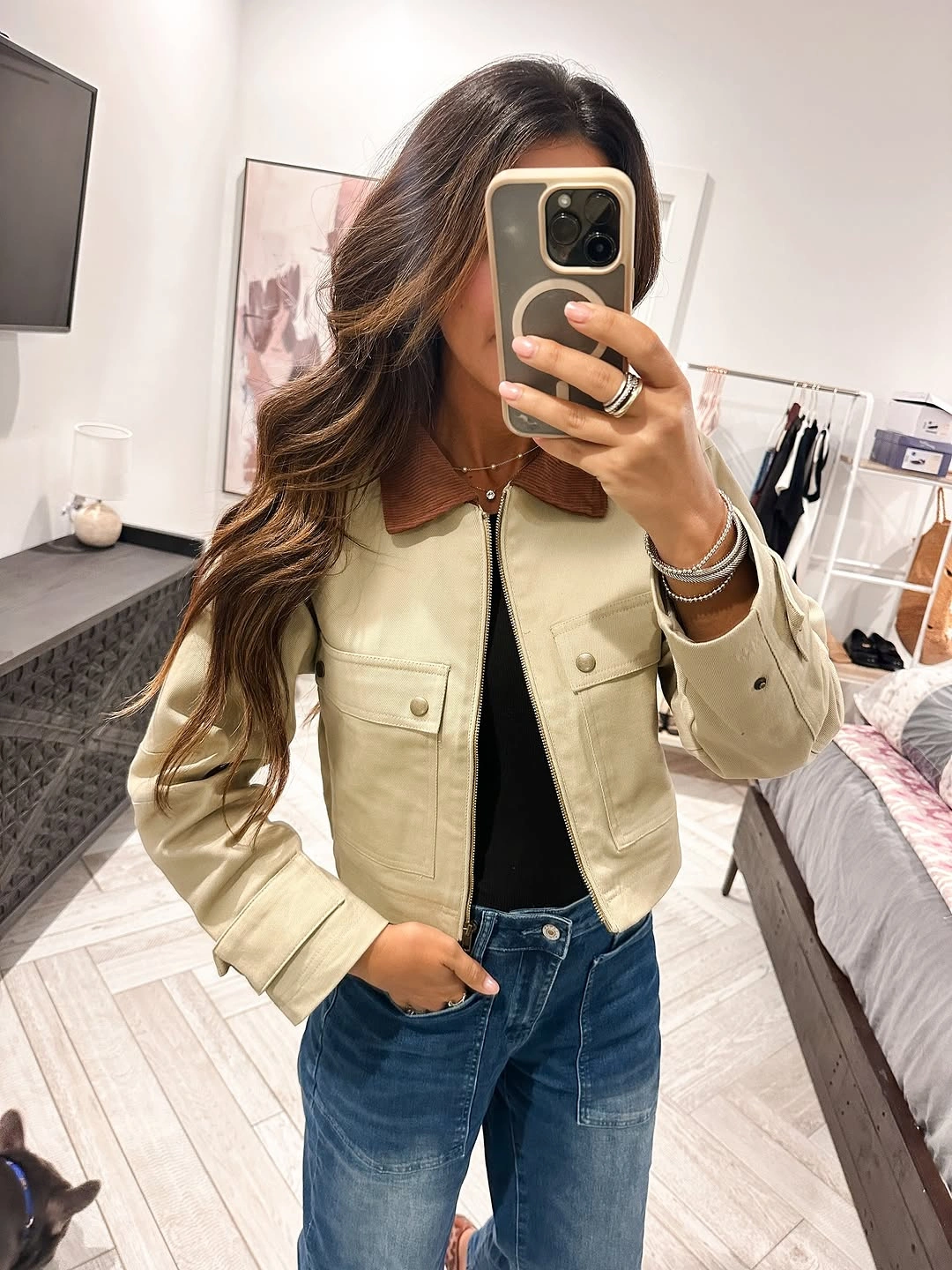 September fashion trends 2026 Cropped Cream Jacket With Dark Denim