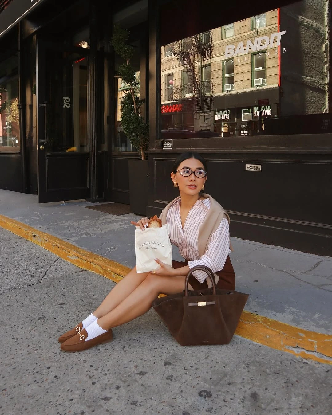 September outfits ideas 2026 Cream Shirt Dress With White Sneakers