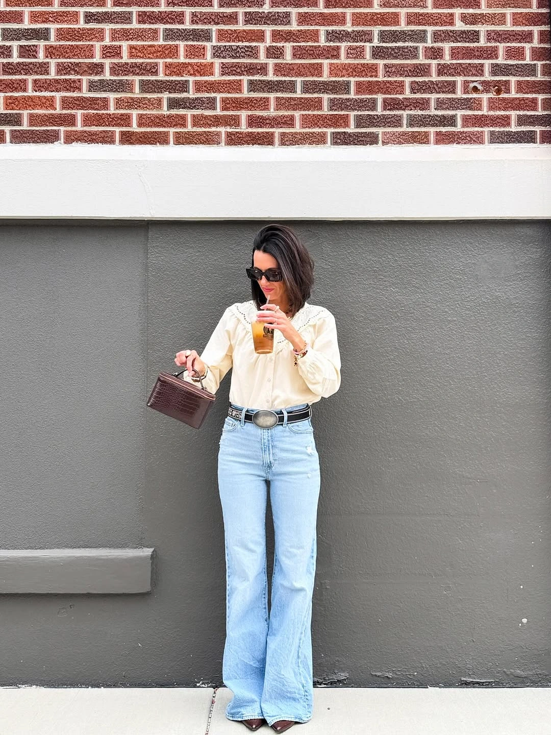 September outfits ideas 2026 White Shirt With Wide Leg Light Denim